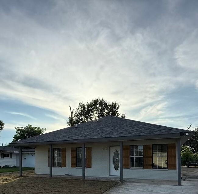 Building Photo - 3550 E Roosevelt St Rental