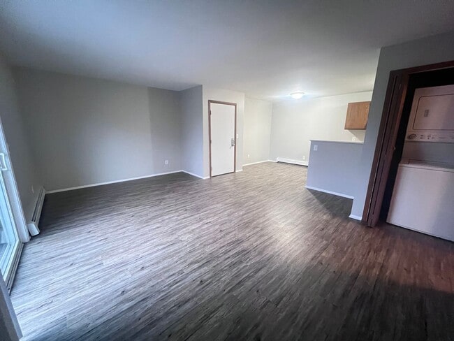 Photo - Spacious Two Bedroom Upper Apartment with Laundry in Unit! Unit 529 Donna Street NW