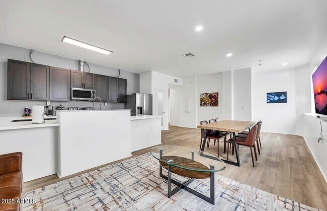 Photo - 840 S Farmer Ave