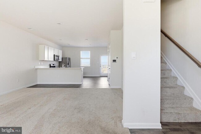 Photo - 521 Ridgely Blvd