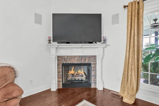 Photo - 820 Carousel Ct