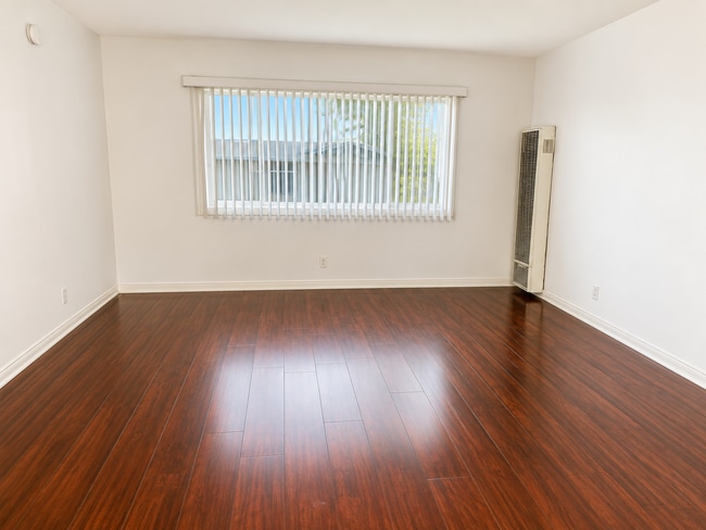 Photo - 1740 N Kingsley Dr Unidad 18