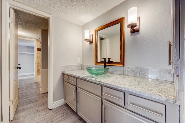 717 Ventura South Apartments