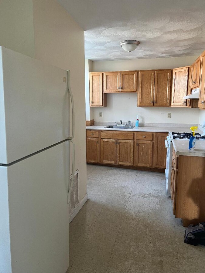 Photo - 571 Westford St Apartments Unit 3