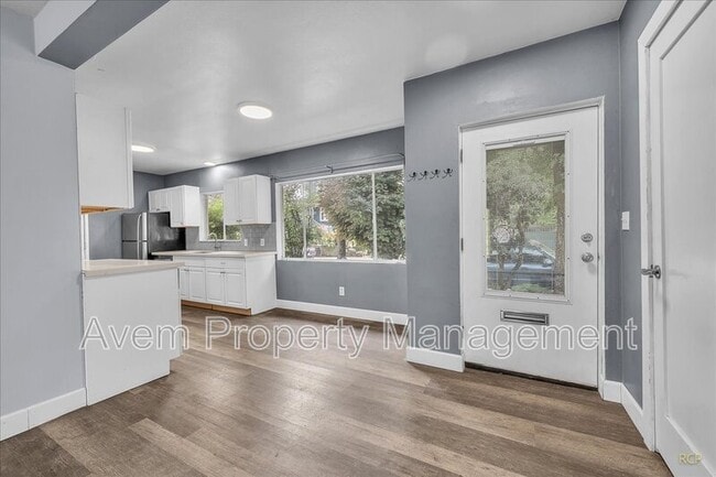 Building Photo - 2875 NW Thurman St Rental