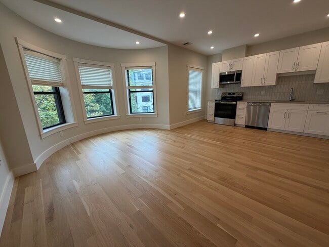 Building Photo - 33 Longwood Ave Unit 4