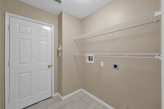 Photo - 710 Moonwalk St