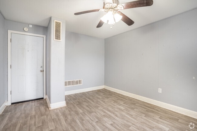 1BR, 1BA - 470SF - Living Room