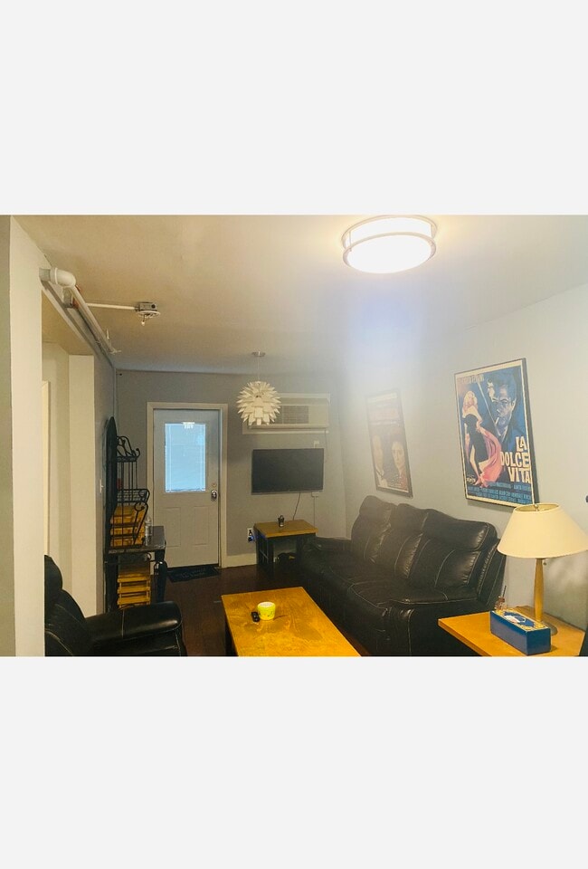 Photo - 61 De Pasquale Ave Unidad APT # 2