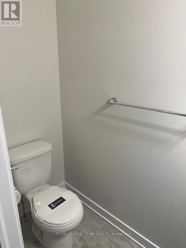 Photo - 537 Lourmarin Private