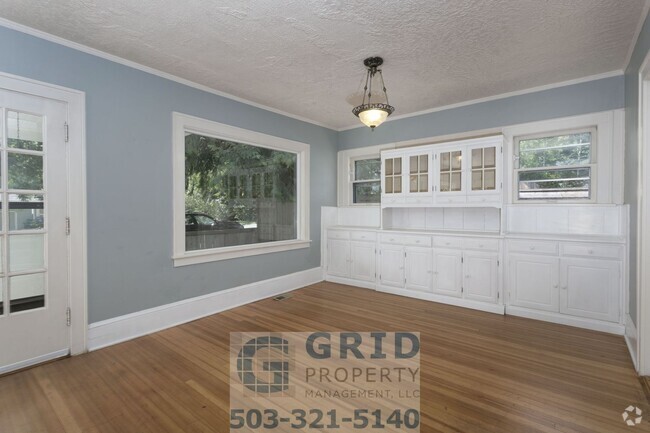 Building Photo - 4+ Bedroom, 2 Bath Craftsman Bungalow Avai... Rental