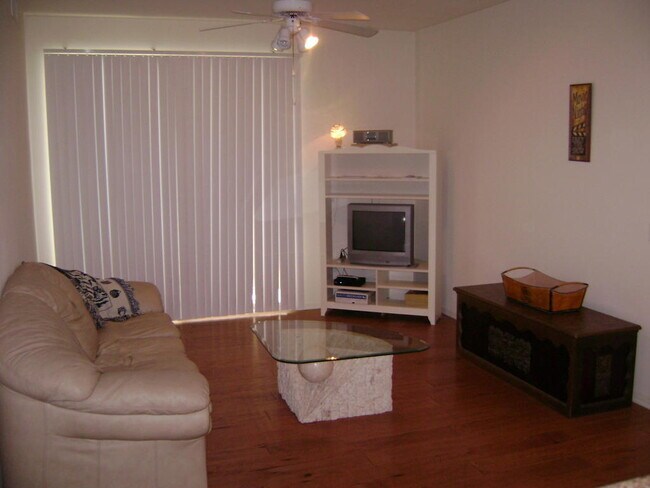 Photo - 1 BD 1 BA in Brick Commons