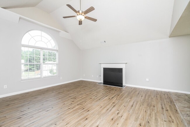 Photo - 465 Marriott Dr