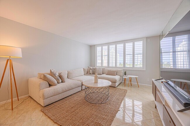 Photo - 201 N Ocean Blvd Unidad 702