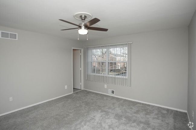 3BR, 2.5BA - 1,400 SF