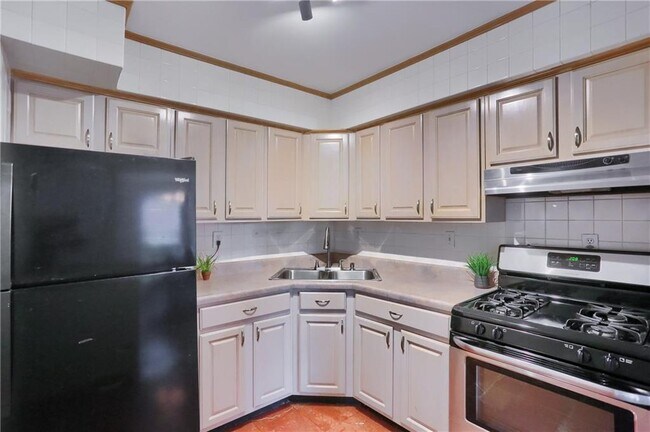 1200 College Park Dr Unit 2