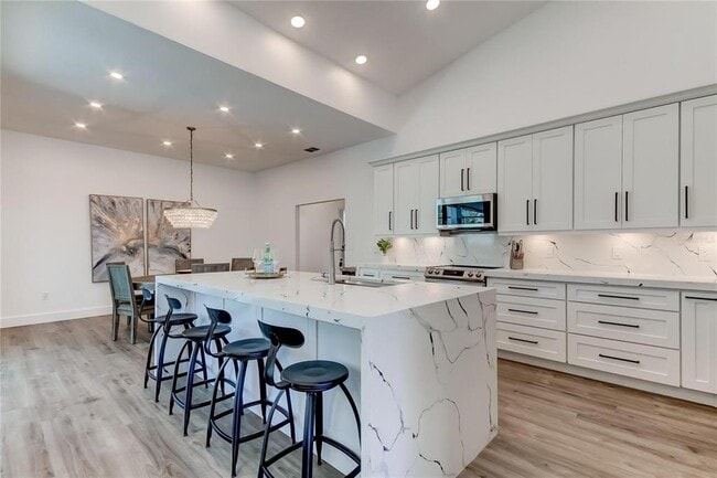 112 Leeward Island