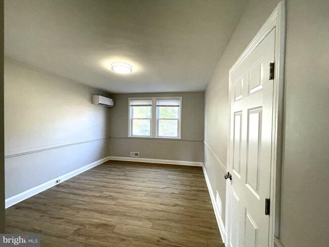 Photo - 1528 Upshire Rd