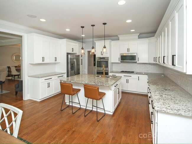 Photo - 5528 Providence Rd