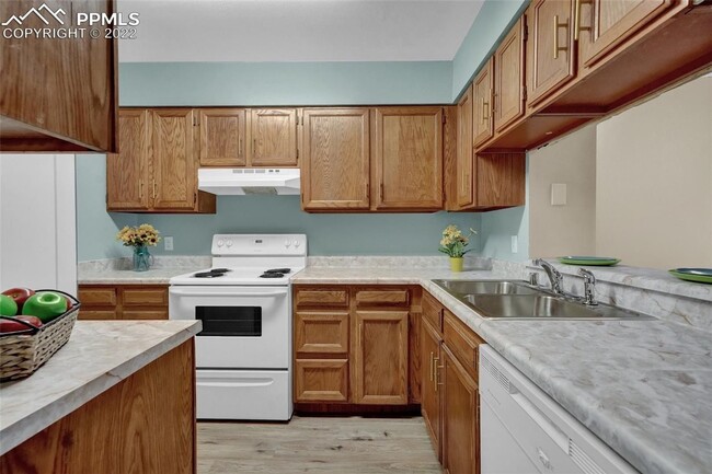 Photo - 3467 Queen Anne Way