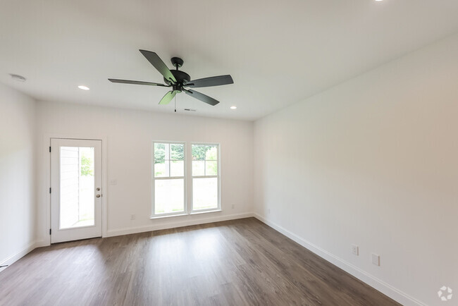 Building Photo - 1016 Highgrove Hts NW Rental