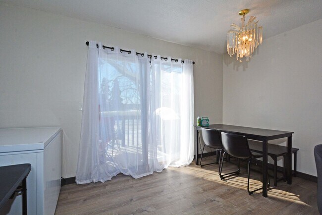 Photo - Beautiful 3-Bed 2-Bath Townhouse in Brooklyn Park!