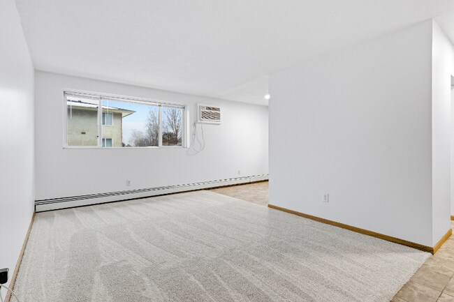 Building Photo - 1100 69th Ave N