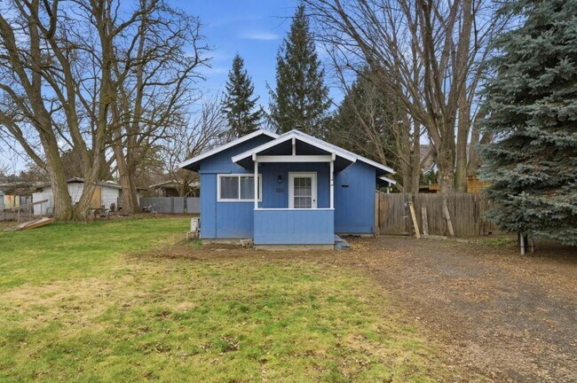 Photo - 355 W 6th St