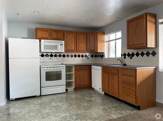 Building Photo - 1739 Paulista Wy Unit Basement Rental