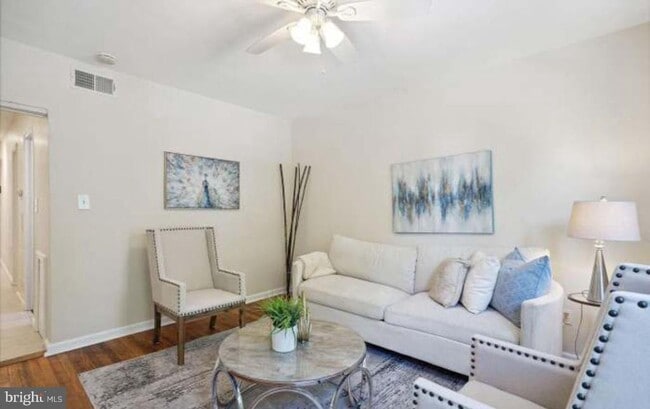 Photo - 1723 Gales Pl NE