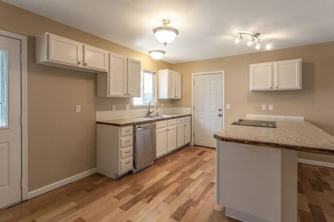 Photo - 2362 Calcite St