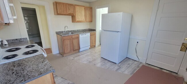 Photo - 102-104-104 Kenyon St Unit 102-3