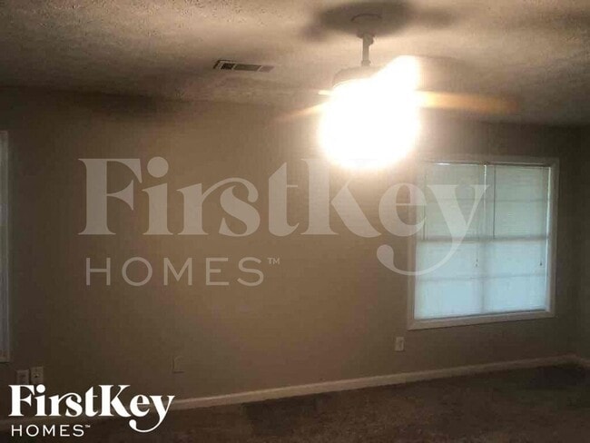 Photo - 319 Hills Point Rd