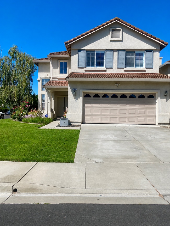Building Photo - Spacious 5-Bedroom Home with Solar, Stunning Sunroom & Upgraded Bathrooms!