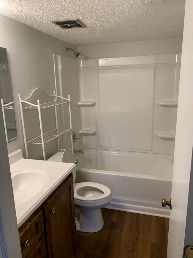 Photo - 1600 Park Cir