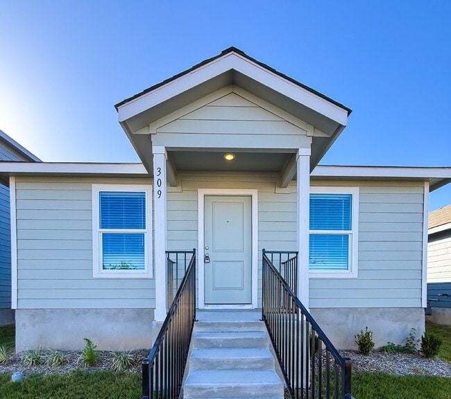 Building Photo - One Story 4 Bedroom/2Bath - For Rent - San Marcos, TX - Minutes From Shopping, Entertainment, and...