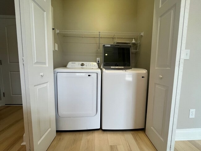 Photo - Expansive 3/3 Available Now!