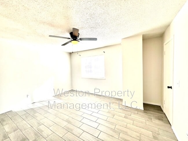 Photo - 6054 Northwest Expy Casa