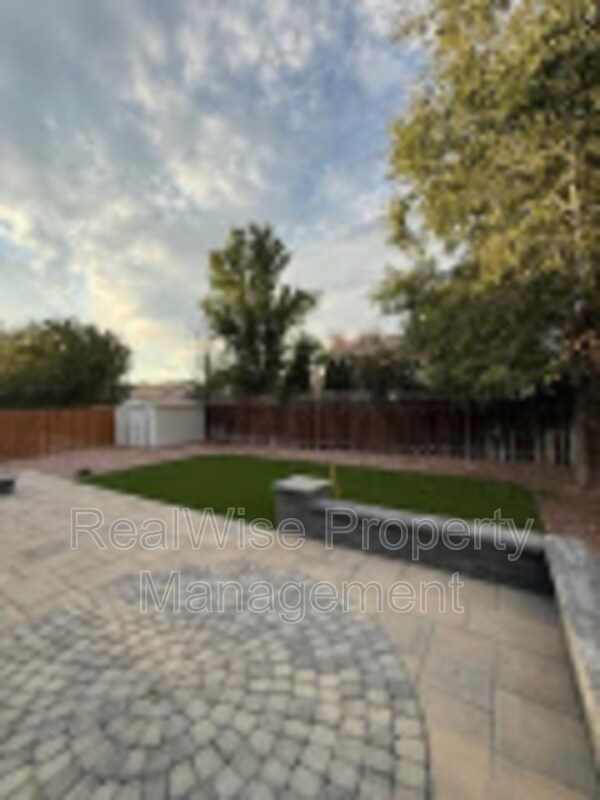 Photo - 725 NE Negus Pl