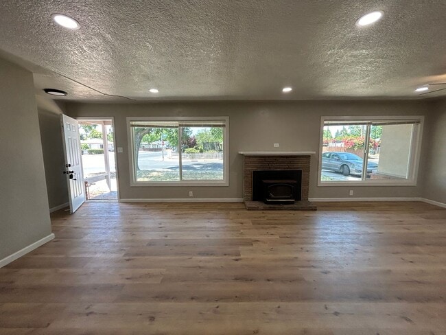 Photo - 1404 Grape Ave
