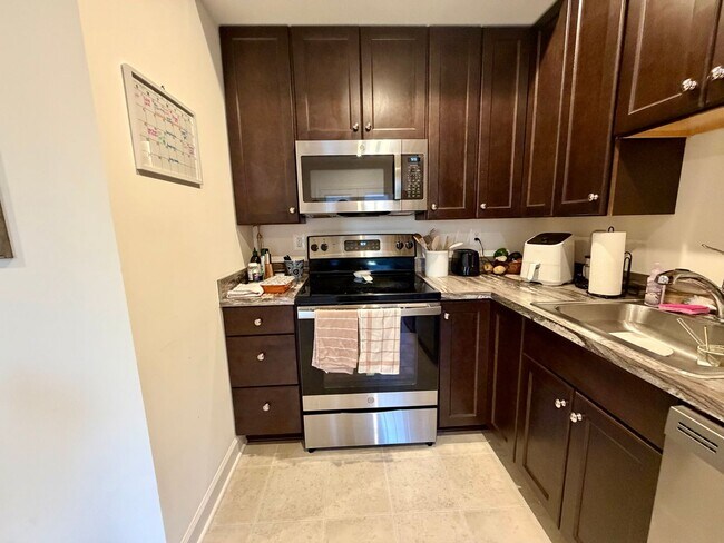 Photo - 1076 Delphi Ln