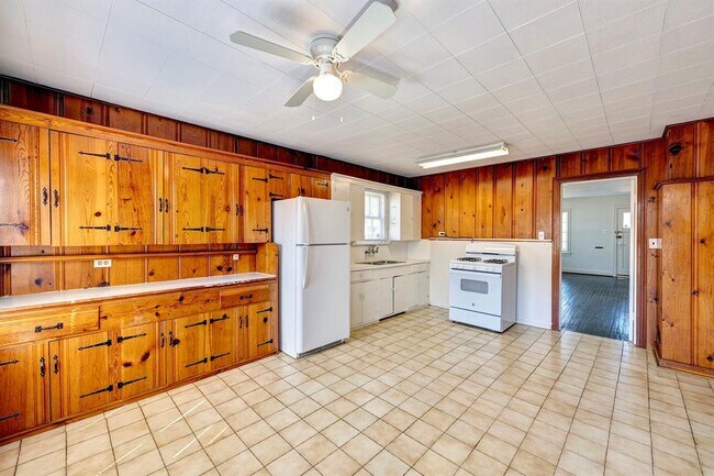 Photo - 939 Robbie St