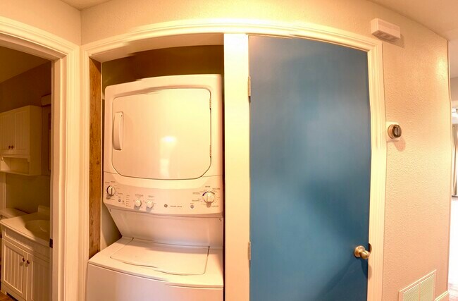 Included Washer/Dryer Combo!! - 1300 Barnes Ave