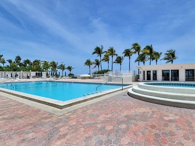 Photo - 5005 Collins Ave Unit 608