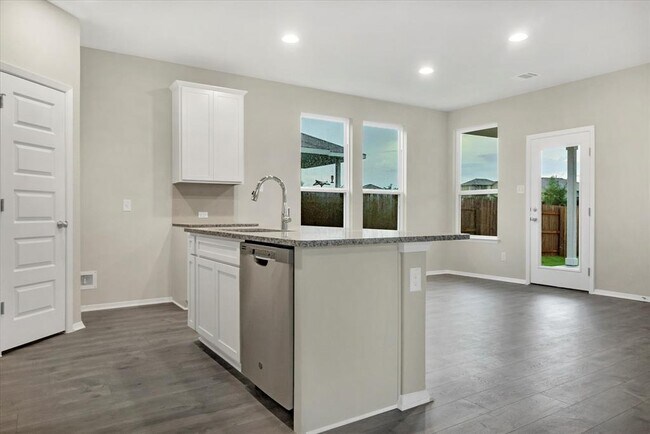 Photo - 135 Lyndon Dr