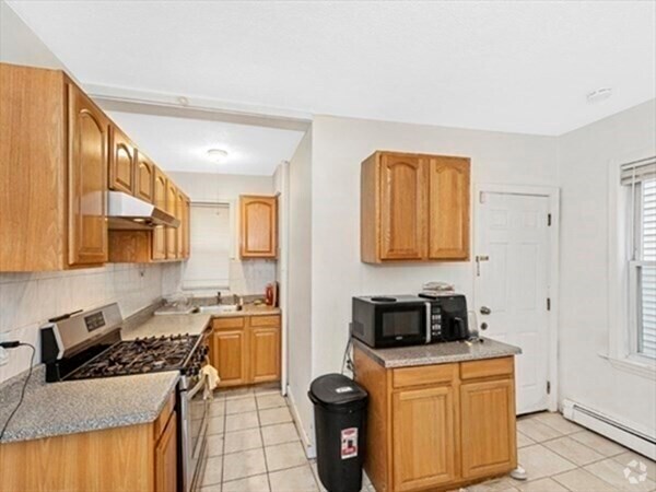 Building Photo - 131 Arsenal St Unit 1 Rental