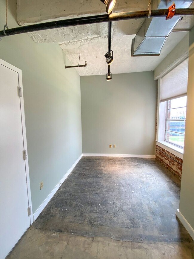 Loft Apartment downtown overlooking Auto Z... House Rental in Memphis