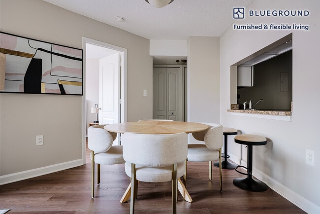 Photo - 2140 L St NW Unidad FL8-ID1225