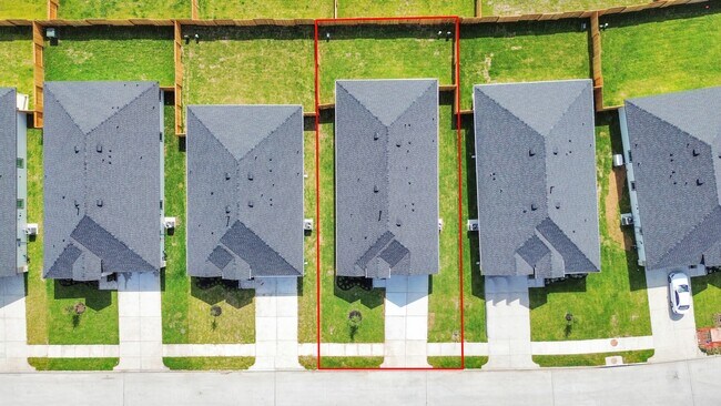 Photo - 1110 Fringed Bluestar Dr