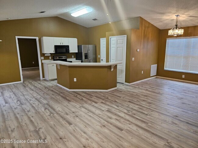 Photo - 1539 Glencove Ave NW